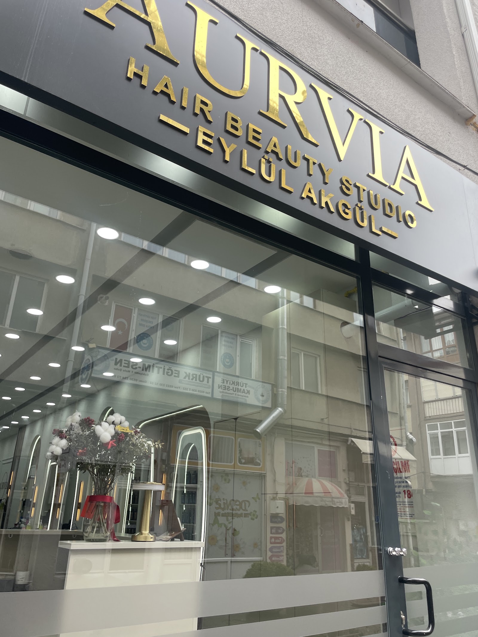 AURVİA HAİR BEAUTY STUDIO